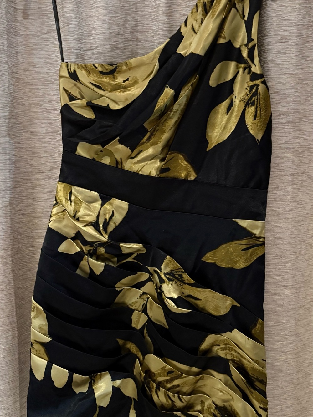 Snap Dress Size 11 One Shoulder Gold And Black Side Zipper From Armpits Down